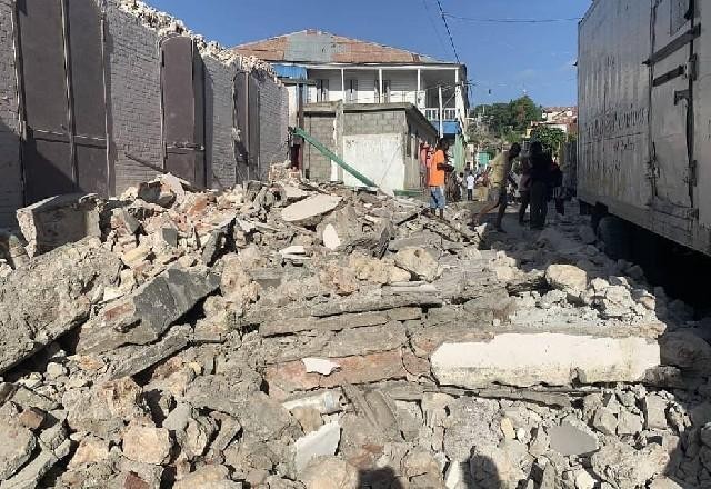 Imagem da noticia Terremoto no Haiti deixa mais de 700 mortos