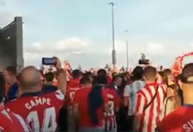 Imagem da noticia Torcedores racistas entoam cantos preconceituosos contra Vini Jr.