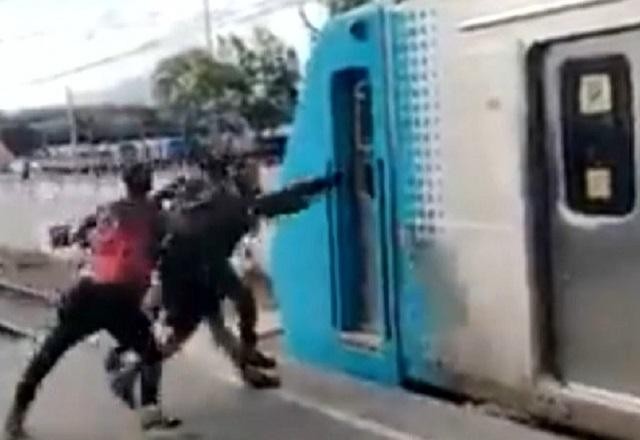 Imagem da noticia Caos e paralisação nos trens do RJ revolta passageiros