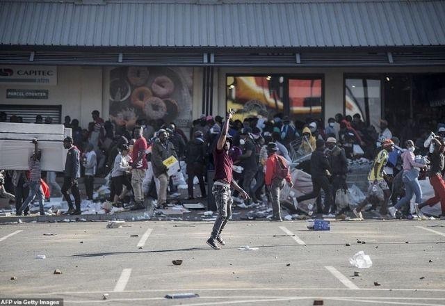 Imagem da noticia União Africana condena violência e pede restauração da ordem na África do Sul