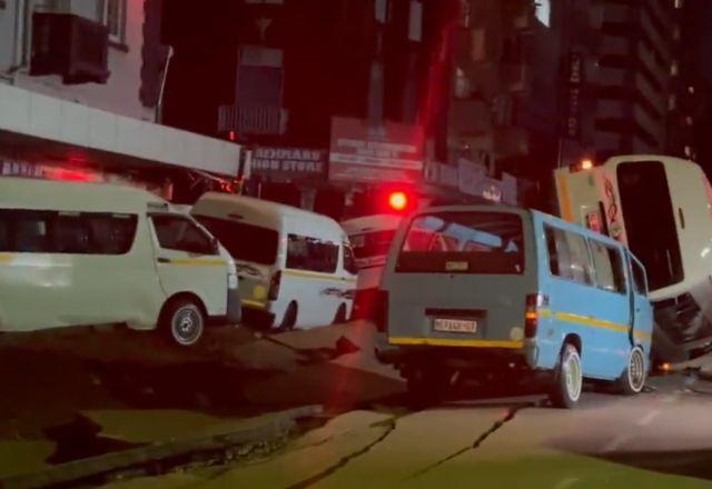 Explosão subterrânea de gás deixa um morto e 48 feridos na África do Sul Explosão subterrânea de gás deixa um morto e 48 feridos na África do Sul