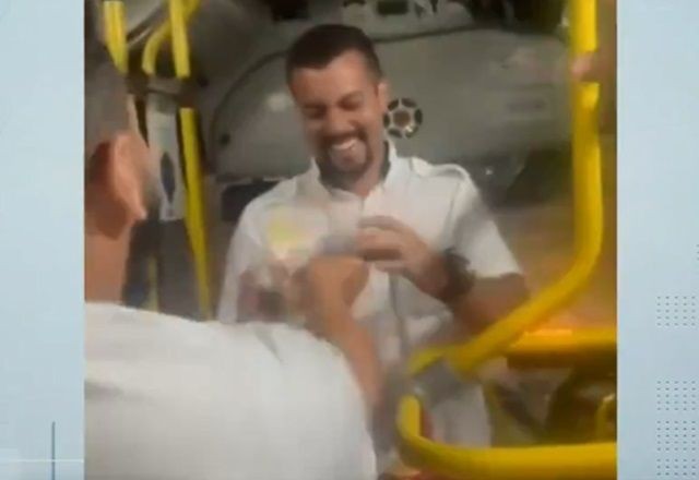 Imagem da noticia "Vaquinha" surpreende motorista de ônibus durante a virada