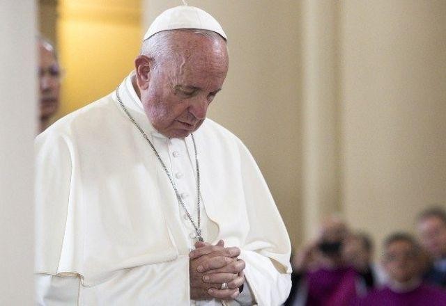 Imagem da noticia Papa anuncia viagem ao Canadá para reconciliação com indígenas