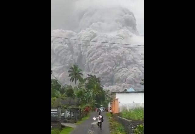Imagem da noticia Vulcão na Indonésia entra em erupção e 41 pessoas ficam feridas