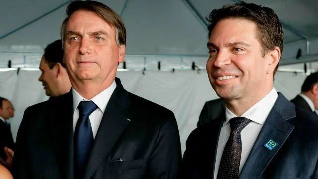 Imagem da noticia Bolsonaro diz que Ramagem "paga preço alto pela ousadia" de querer governar o Rio