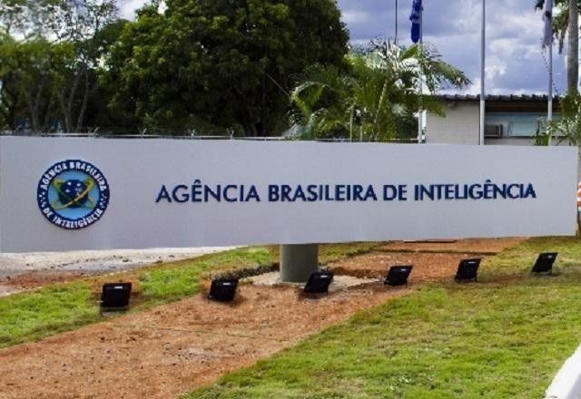Imagem da noticia Agentes da Abin pressionam Lula por blindagem contra ingerência política