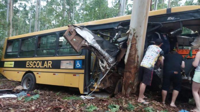 Criança fica ferida na cabeça em acidente com ônibus escolar no RS Criança fica ferida na cabeça em acidente com ônibus escolar no RS