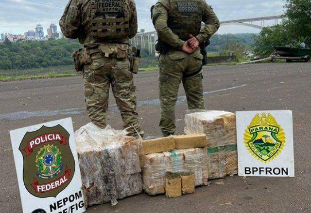 Operação apreende mais de 100 kg de maconha no Rio Paraná Operação apreende mais de 100 kg de maconha no Rio Paraná