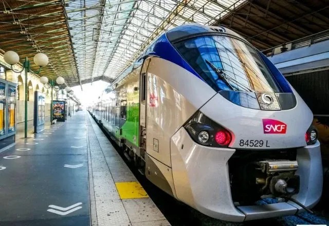 Imagem da noticia Suspeito de tentar estuprar brasileira em trem de Paris é preso, diz Le Parisien
