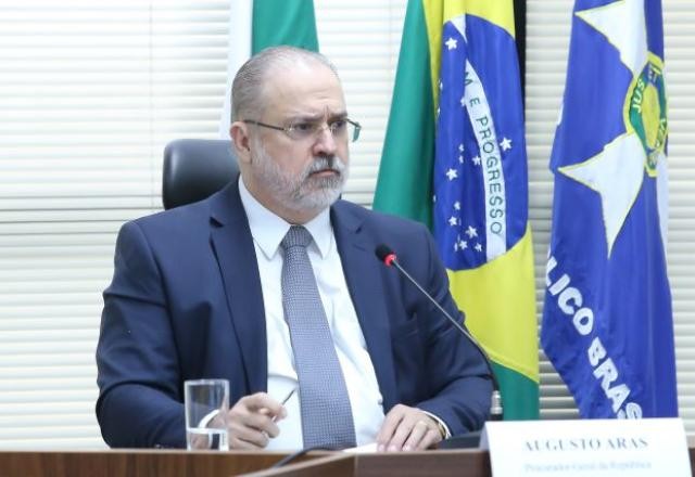 Imagem da noticia Bolsonaro assina recondução de Aras para segundo mandato na PGR