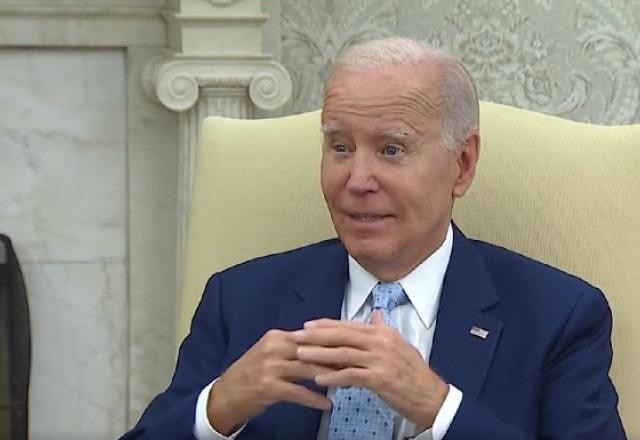 Imagem da noticia Biden revoga leis para ampliar muro na fronteira com o México