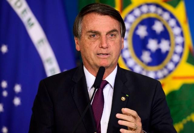 Imagem da noticia Bolsonaro sanciona projeto que altera o ICMS sobre os combustíveis