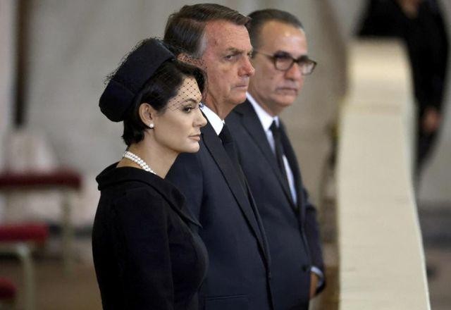 Imagem da noticia TSE proíbe Bolsonaro de usar imagens do funeral da rainha em campanha