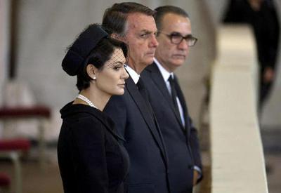 TSE proíbe Bolsonaro de usar imagens do funeral da rainha em campanha TSE proíbe Bolsonaro de usar imagens do funeral da rainha em campanha