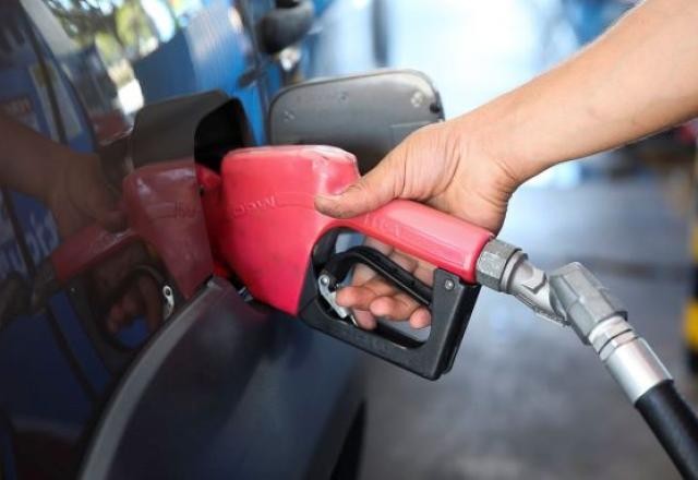 Imagem da noticia Preço da gasolina sobe em outubro mesmo com redução da Petrobras