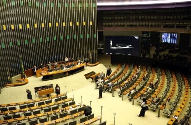 Imagem da noticia Câmara aprova urgência para derrubar decreto do governo sobre IOF