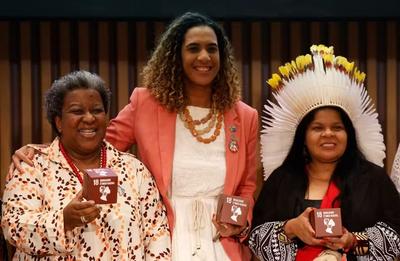 Após dança das cadeiras, governo Lula mantém 10 mulheres no comando de ministérios  Após dança das cadeiras, governo Lula mantém 10 mulheres no comando de ministérios