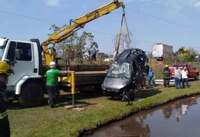 Professora morre após perder o controle de veículo e cair em pesqueiro Professora morre após perder o controle de veículo e cair em pesqueiro