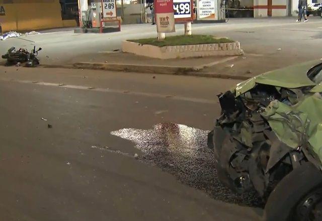 Casal em moto morre após carro invadir pista contrária em Guarulhos (SP) Casal em moto morre após carro invadir pista contrária em Guarulhos (SP)