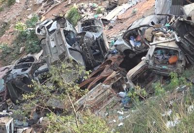 "Cemitério de peças": reportagem do Primeiro Impacto mostra caminho de carros roubados até desmanches ilegais "Cemitério de peças": reportagem do Primeiro Impacto mostra caminho de carros roubados até desmanches ilegais
