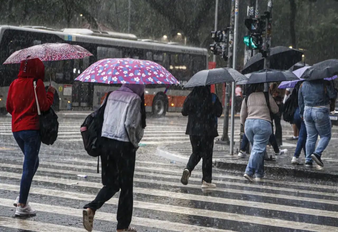 Imagem da noticia Alerta laranja: três estados do país têm perigo de tempestades no fim de semana, diz Inmet