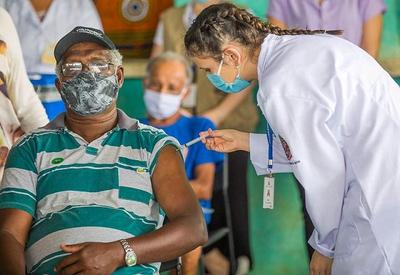 Covid-19: Brasil ultrapassa marca de 1,3 milhão de pessoas vacinadas Covid-19: Brasil ultrapassa marca de 1,3 milhão de pessoas vacinadas