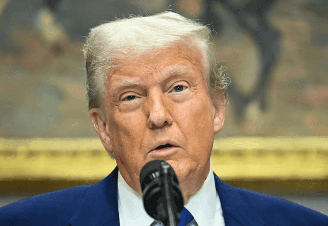 Suprema Corte dos EUA autoriza Trump a retomar demissões em massa no Departamento de Educação Suprema Corte dos EUA autoriza Trump a retomar demissões em massa no Departamento de Educação