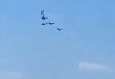 Show aéreo em Portugal termina em colisão e morte de piloto Show aéreo em Portugal termina em colisão e morte de piloto