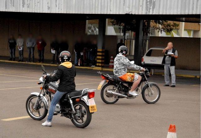 Homem é executado a tiros ao lado de prova do Detran em São Paulo Homem é executado a tiros ao lado de prova do Detran em São Paulo
