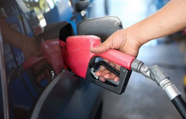 Imagem da noticia Preço médio da gasolina chega ao maior patamar do 3° mandato de Lula