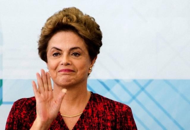 Imagem da noticia Dilma recebe alta após uma semana internada e volta a trabalhar em Xangai