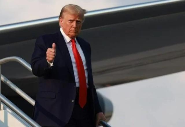 Trump nega recuo nas tarifas e acusa imprensa de distorcer informações Trump nega recuo nas tarifas e acusa imprensa de distorcer informações