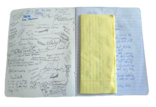 Imagem da noticia Johnny Depp: caderno com detalhe inédito do julgamento é leiloado por R$ 73 mil