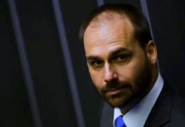 Imagem da noticia STF inicia julgamento de Eduardo Bolsonaro por coação