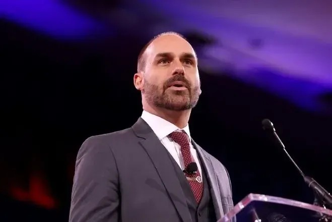 Imagem da noticia Câmara inclui Eduardo Bolsonaro em cadastro de devedores da União por faltas injustificadas