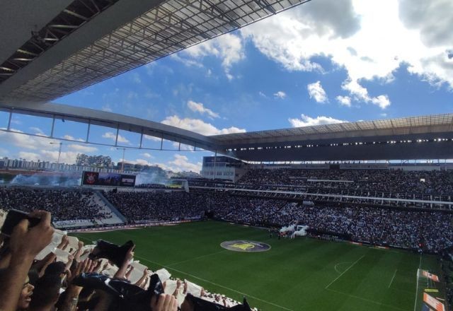 Imagem da noticia Corinthians, Gaviões e Caixa assinam acordo da "vaquinha" para quitar Arena