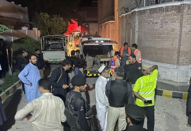 Imagem da noticia Explosões em delegacia deixam 12 mortos e 50 feridos no Paquistão