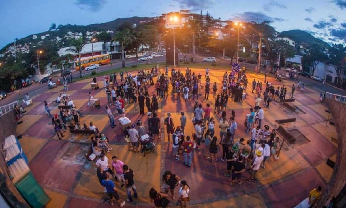 Imagem da noticia Folião assedia policial feminina e é preso em Belo Horizonte