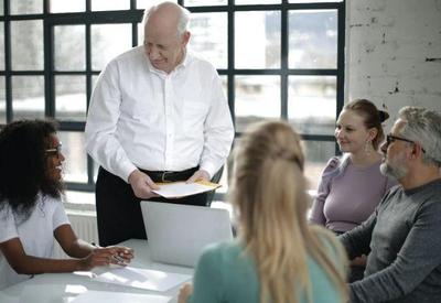 Para superar as crises, escute as pessoas mais experientes e respeite as culturas Para superar as crises, escute as pessoas mais experientes e respeite as culturas