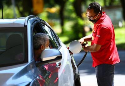 Preço médio do litro da gasolina chega a R$ 7,26 no Brasil Preço médio do litro da gasolina chega a R$ 7,26 no Brasil