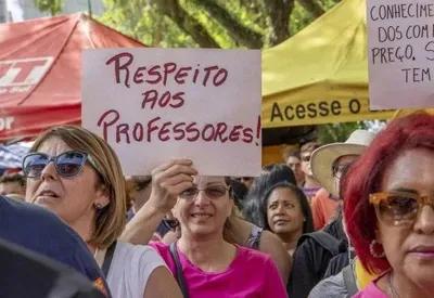 SP: professores municipais mantêm greve e convocam manifestação para esta quarta (23) SP: professores municipais mantêm greve e convocam manifestação para esta quarta (23)