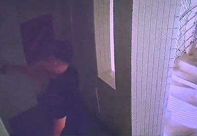 Homem morre eletrocutado ao abrir porta de elevador  Homem morre eletrocutado ao abrir porta de elevador