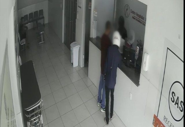 Imagem da noticia Criminosos rendem funcionários e pacientes durante assalto em hospital de Campina Grande (PB)