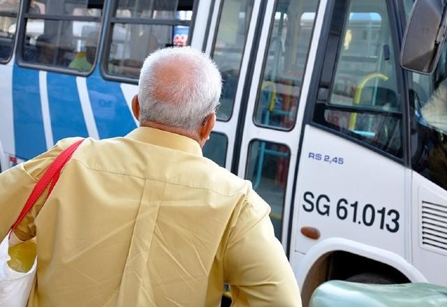 Imagem da noticia Senado aprova projeto para subsidiar gratuidade de idosos no transporte