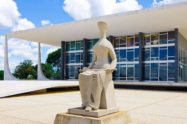 Imagem da noticia STF declara inconstitucional emenda resultante da PEC Kamikaze, de 2022