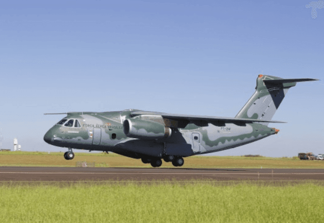 Imagem da noticia Avião da FAB que vai resgatar brasileiros pousa no Líbano