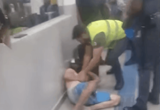 Seguranças envolvidos em morte por asfixia de passageiro de trem em SP são demitidos 24 dias depois Seguranças envolvidos em morte por asfixia de passageiro de trem em SP são demitidos 24 dias depois