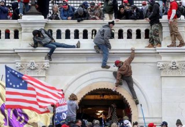 Imagem da noticia EUA: 4 em cada 10 eleitores dizem estar "extremamente preocupados" com violência após eleições
