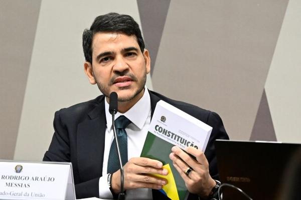 Imagem da notícia: Lula diz a aliados que pretende indicar Jorge Messias novamente ao STF