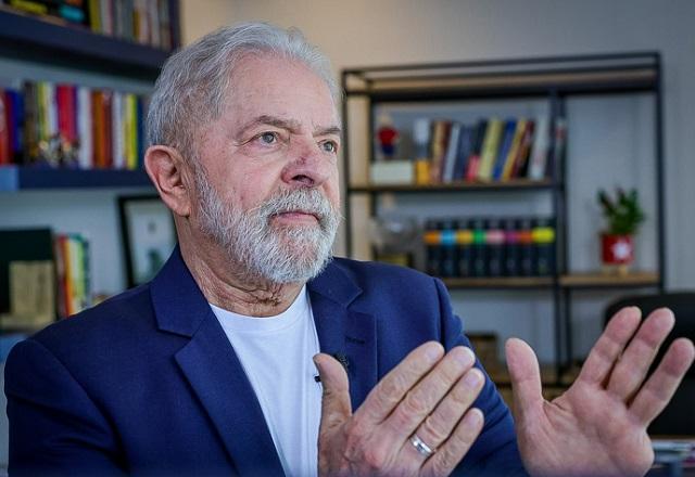Bolsonaro aciona TSE após Lula comparar ato com reunião da Ku Klux Klan Bolsonaro aciona TSE após Lula comparar ato com reunião da Ku Klux Klan